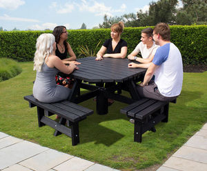 100% recycled plastic octagonal 8-seater picnic table