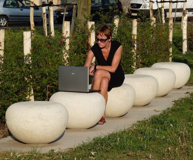 Cloud circular cast stone seat