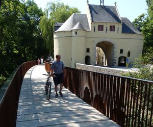 Bespoke concrete slabs for bridge, Bruges Smedenpoort(B)