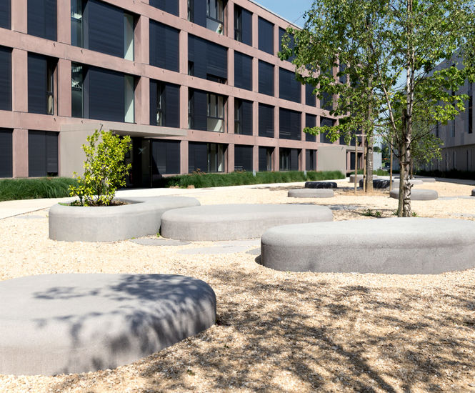 Nuton L - large concrete outdoor bench for public spaces