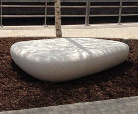 Galet IV concrete bench