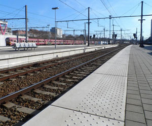 Custom large-format tactile concrete paving, Leuven (B)