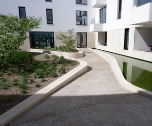 Combined seating and edging for apartment gardens