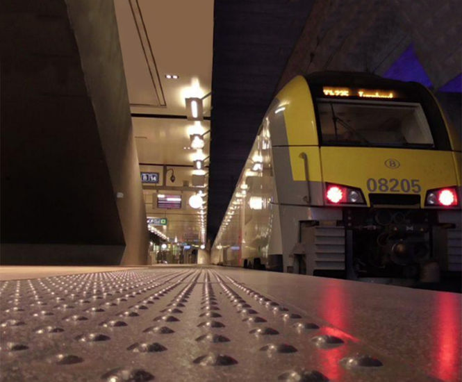 Architectural concrete platform edges for train station