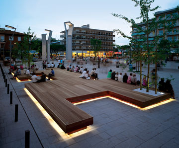 Harris Isola - outdoor timber and steel bench for public spaces