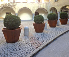 Pitocca - steel outdoor planter for commercial landscaping