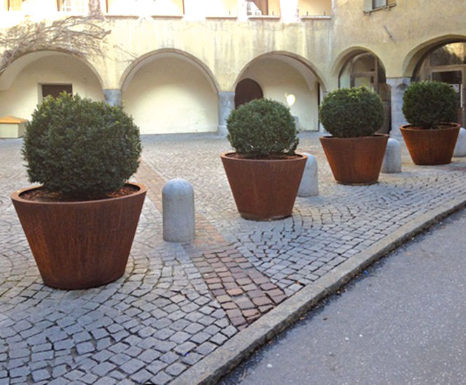 Pitocca - steel outdoor planter for commercial landscaping