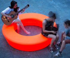 Loop Light illuminated outdoor seating