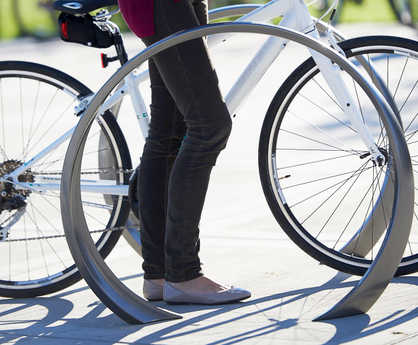 Loop cycle stand