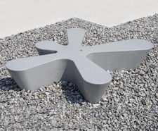 Splash - high-performance concrete monolithic bench