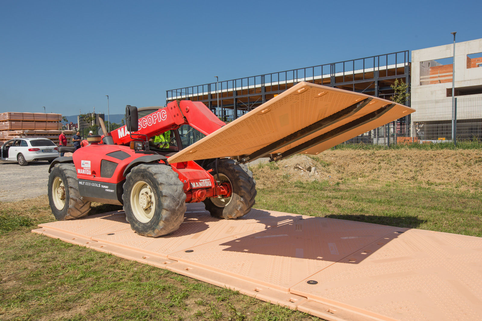 IsoTrack X Temporary Heavy-duty Ground Protection Mat | Groundtrax ...