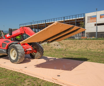 IsoTrack X - temporary heavy-duty ground protection mat
