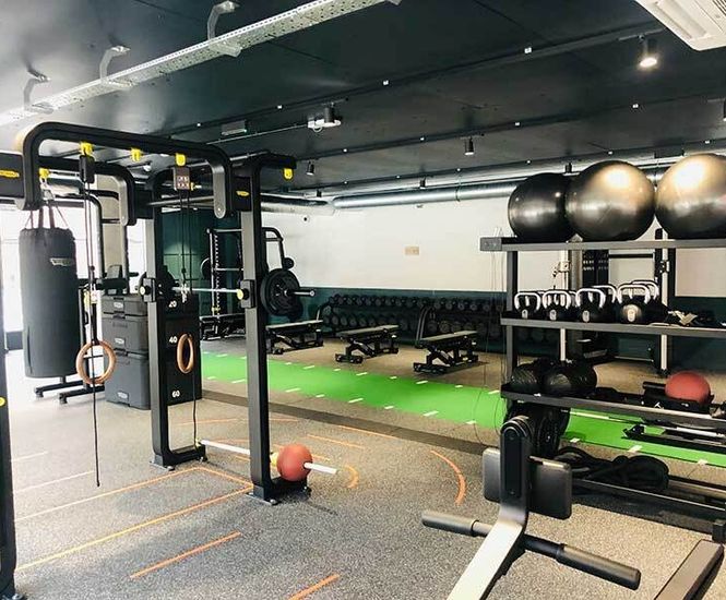Floor finishes and acoustic solutions for modern fitness facility