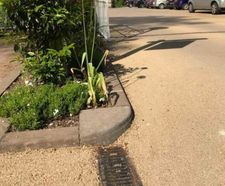Natural-looking surfacing for manor house car park