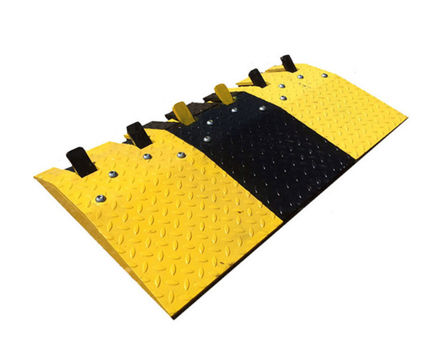 Surface-mounted HGV traffic control plate