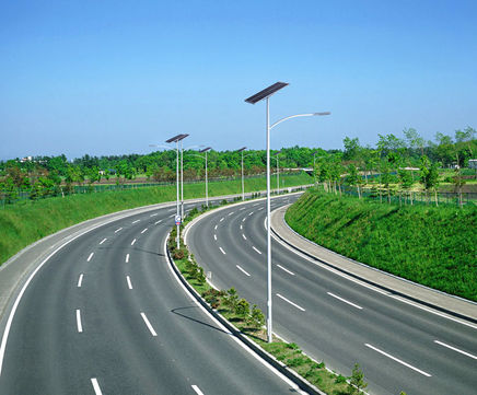X5 DUAL solar-powered street light
