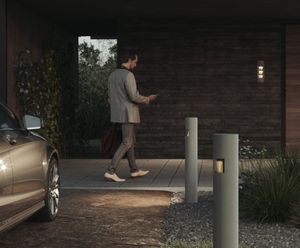 Line LED bollard for streets, paths and squares