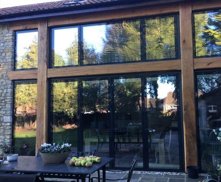 Glass Bi-Fold GlassIIEdge™ and aluminium doors