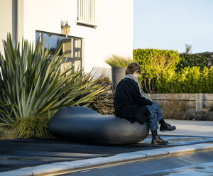 Bed Pebble - outdoor sculptural bench