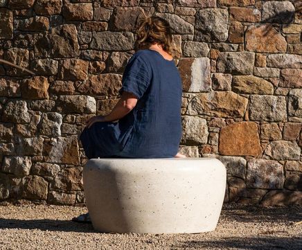 Furn - sculptural outdoor concrete seat
