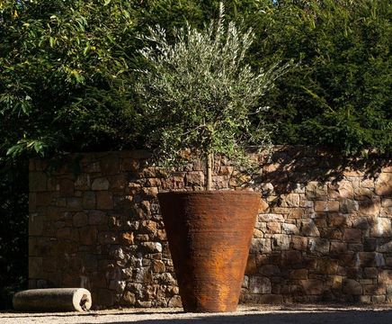 Onora - handcrafted FRC tapered feature planter