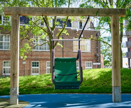 Swing No.5 Accessible (SW.1.05A)