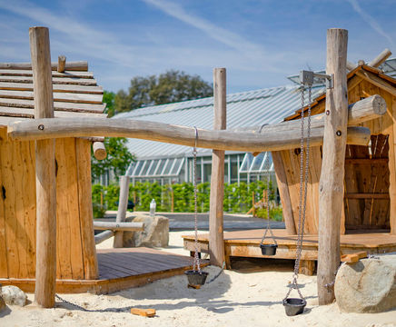 Timber Beams & Buckets for sand play (SA.1.08)