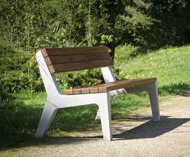BETLA concrete and timber bench