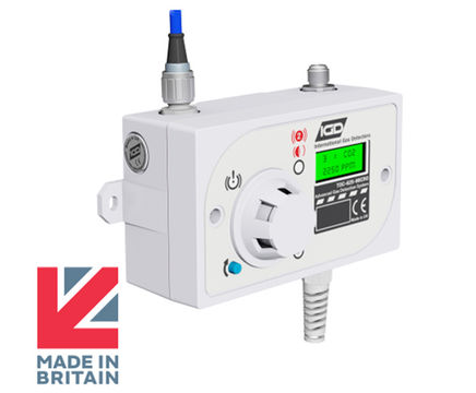 Chlorine gas detection for swimming pools