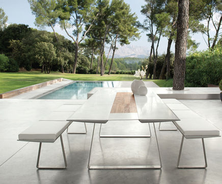 EXTRADOS dining table with runner material options