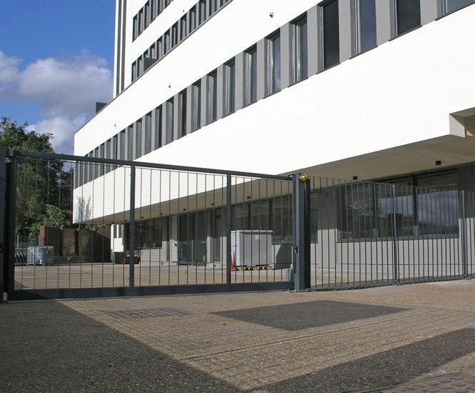 Torino-22 - steel sliding gates for industrial and commercial sites
