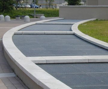 Electrofused floor grating