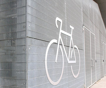 Stretto - steel architectural grating for partial screening