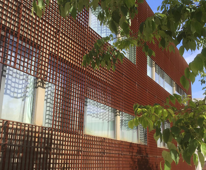 Piazza-132 corten steel grating used as modern cladding