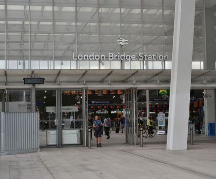 Pipework for redevelopment of London Bridge station
