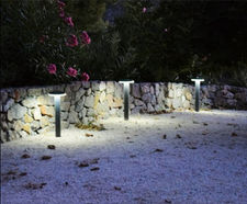 Halo-top solar-powered illuminated bollard