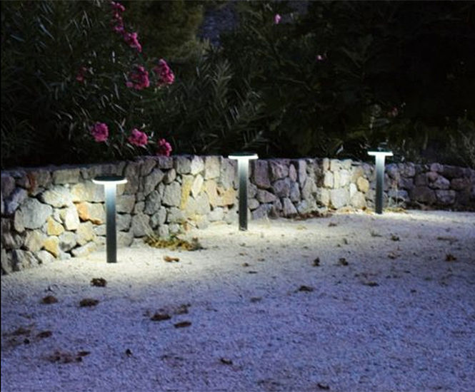 Halo-top solar-powered illuminated bollard