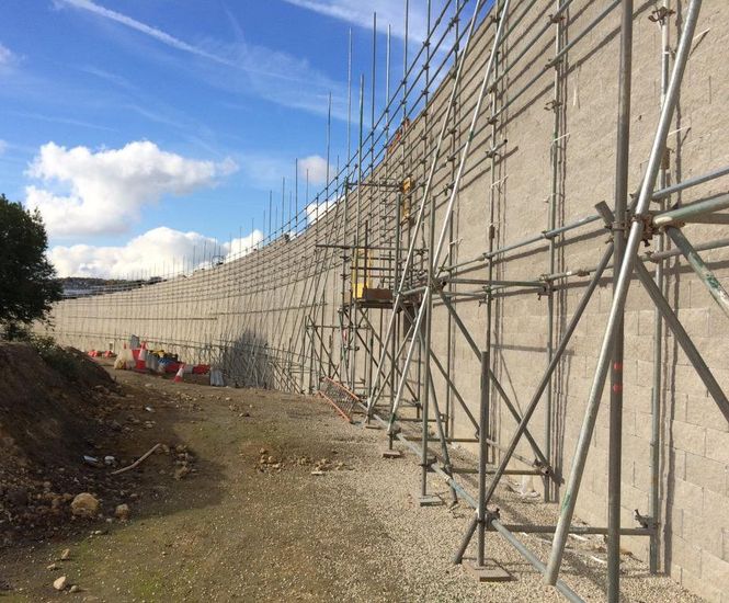 500m long retaining wall for transit link, Sheffield