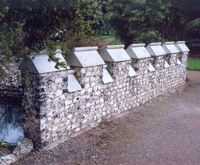 Knapped flints for building walls