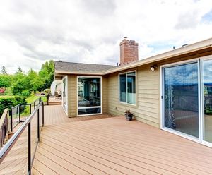 Oakia - composite recycled timber decking
