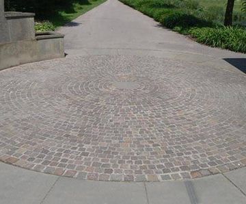 Red granite cropped paving setts