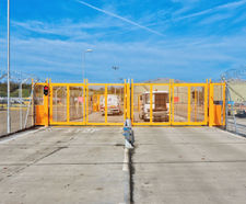 Secured by Design manual or automatic bi-folding, fast-acting speed gates