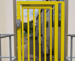 Wicket - manually-operated pedestrian gate