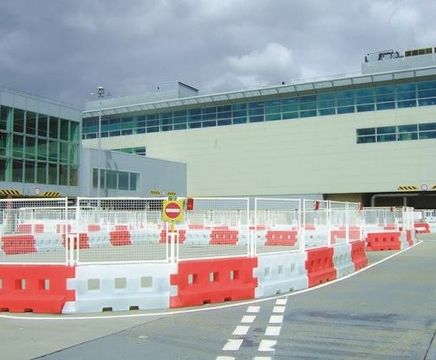 GB2 heavy-duty traffic demarcation barrier