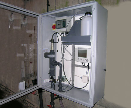 Turbidity with automatic acid cleaning of sensor