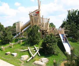 Inclusive multi-play unit creates adventurous playground