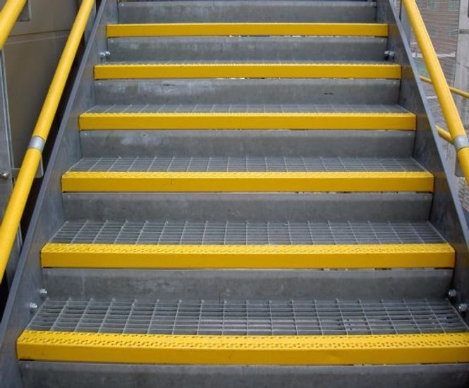 Type SPM stair treads Elefant Gratings