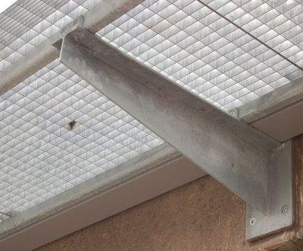Variable steel gratings for walkways