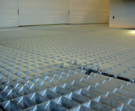 Louvre steel floor gratings