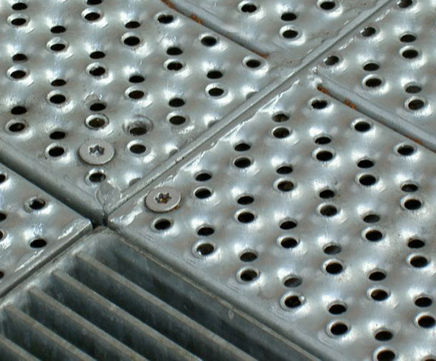 Type O5 perforated heel-proof steel planks